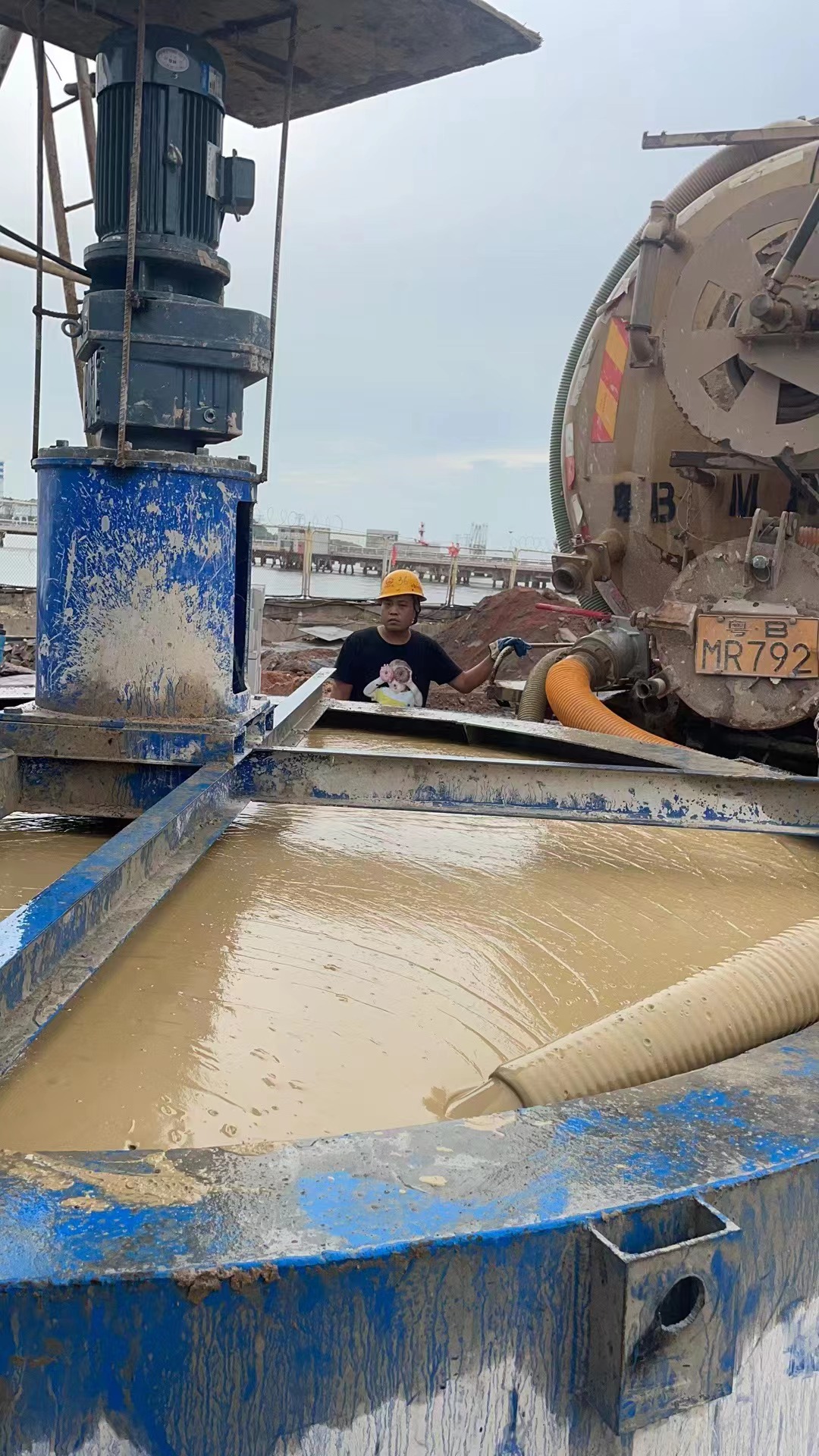 桥面防水防腐涂料施工喷涂聚脲防腐防水维修价格市场行情